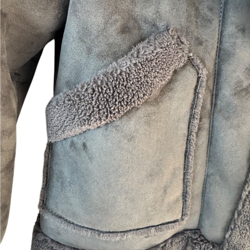 Marrakech Gray Faux Suede Sherpa-Moto Jacket -Size XS
A002 - Picture 8 of 10